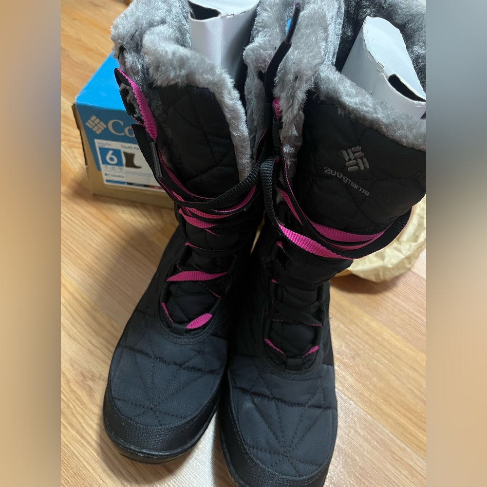 Columbia Waterproof snow boot youth Size 6